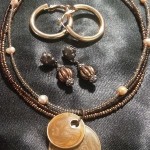 Copper, cream,gold tone pendant necklace with 2 pairs of paired earrings.
